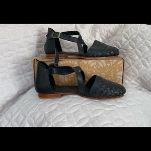 Elf Riviera leather flats.